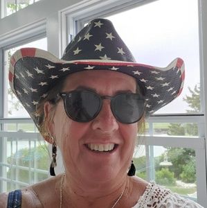 Meet your Posher, Cynthia